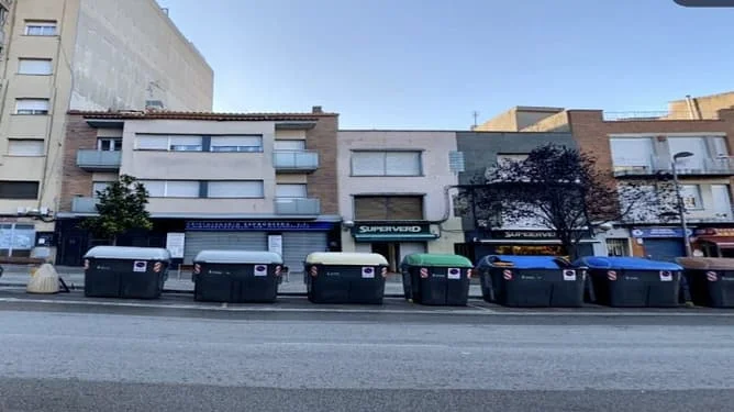 Tenanted Sabadell flat, three bedrooms