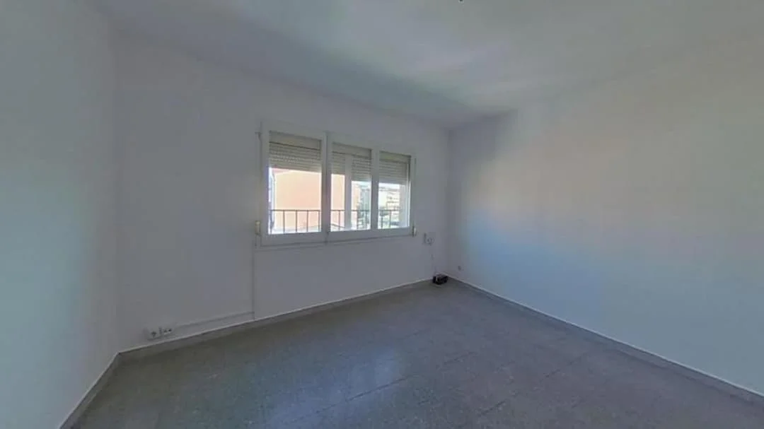 Large occupied flat in Rubí