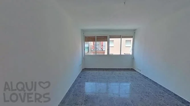 Occupied three-bedroom flat in Montcada