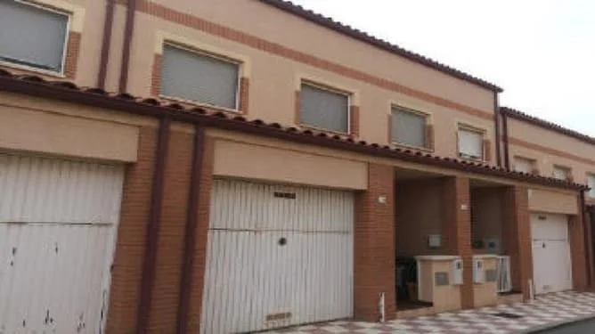 Auction townhouse in Riudecanyes, 4 bedrooms