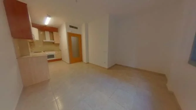Occupied central flat with storage