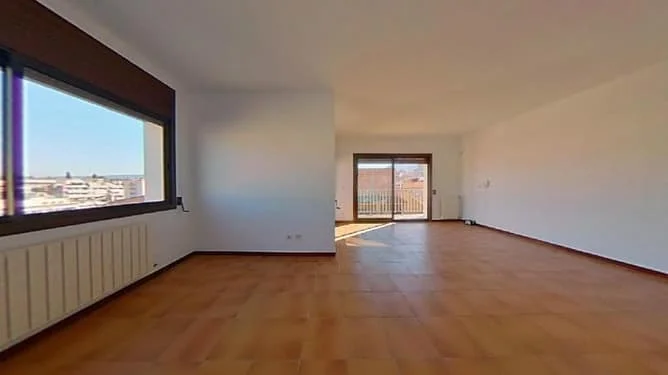 Piso alquilado de cuatro habitaciones en Montornès