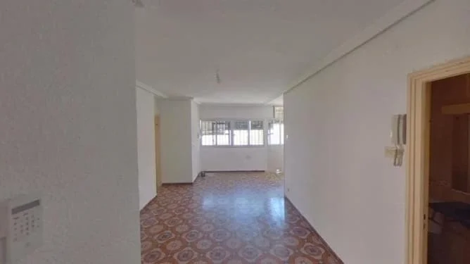 Occupied Murcia flat, 3-bedroom investment
