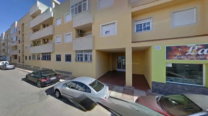 Auction flat without possession, 3 bedrooms