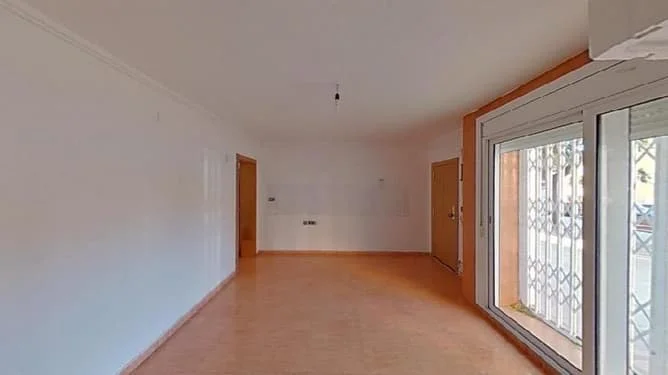 Piso ocupado de tres habitaciones en Rubí