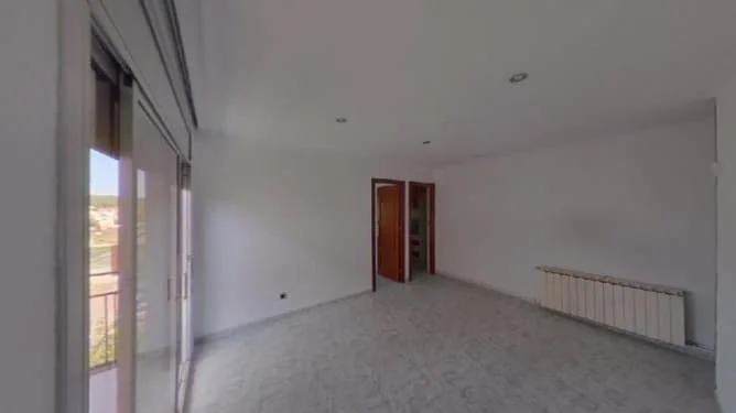 Tenanted Sabadell flat, 3 bedrooms