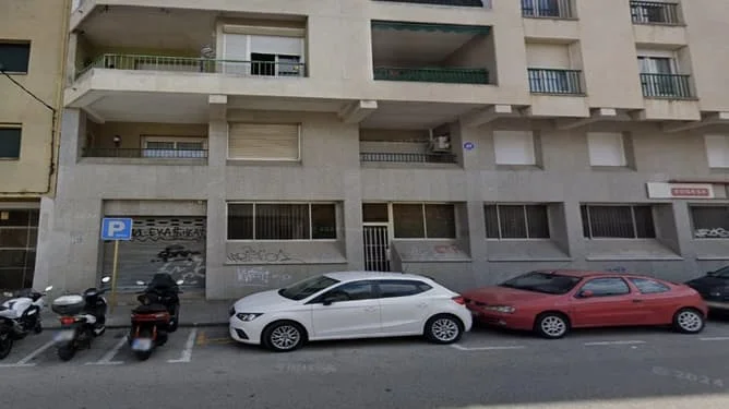 Piso alquilado de cuatro habitaciones en Salt