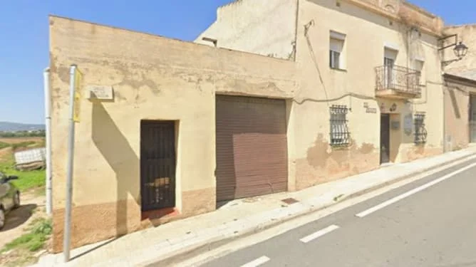 Adosado en subasta de cuatro habitaciones