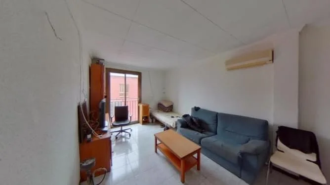 Piso alquilado de tres habitaciones en Santa Coloma