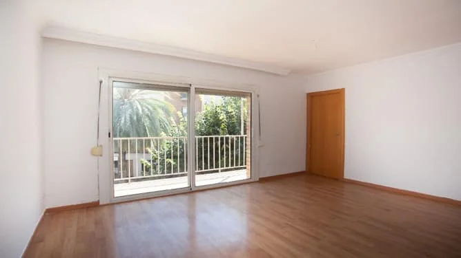 Piso alquilado en Santa Coloma, 77 m²