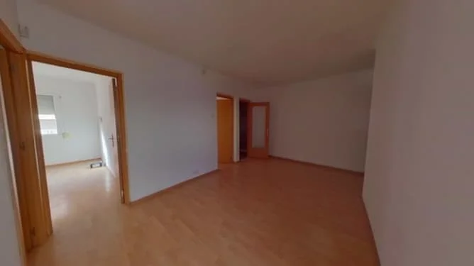 Piso ocupado de tres habitaciones en Santa Coloma