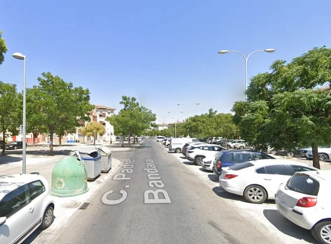 Occupied three-bedroom flat in Seville