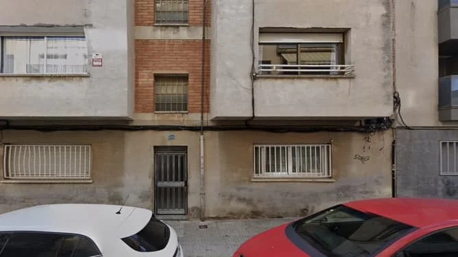 Tenanted Terrassa flat, three bedrooms