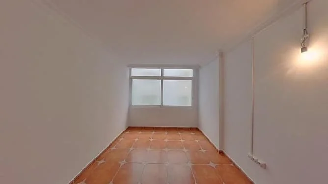 Piso céntrico en Terrassa con tres habitaciones