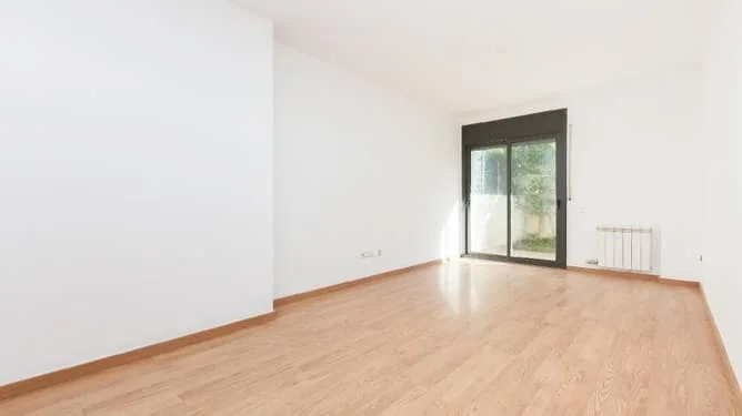 Tenanted Terrassa flat, two-bedroom investment