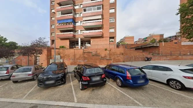 Auction flat in Terrassa, four bedrooms