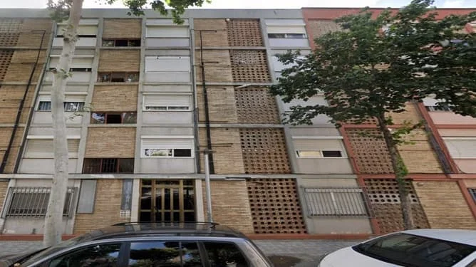 Tenanted Badalona flat with three bedrooms