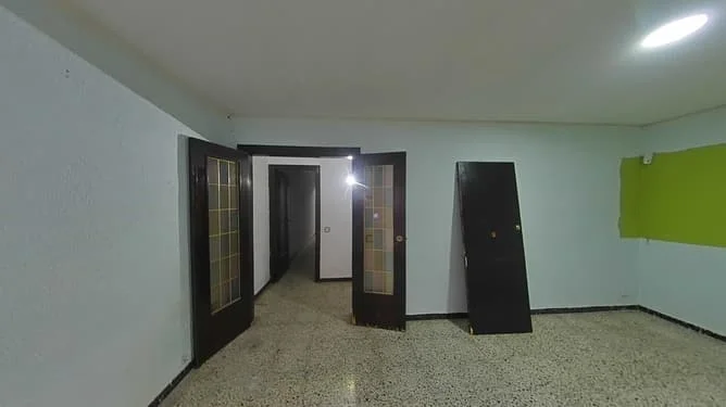 Three-bedroom flat in Badalona centre