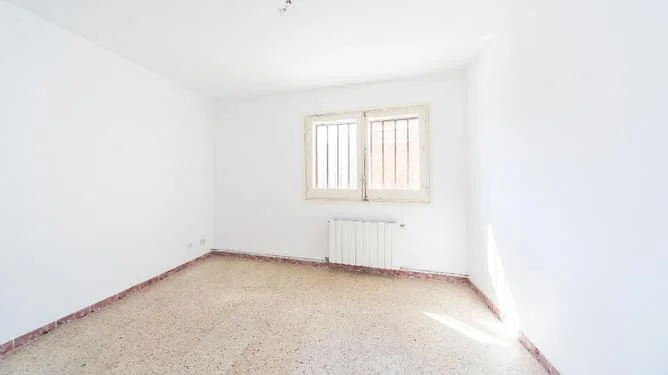 Rented Badalona flat, three bedrooms