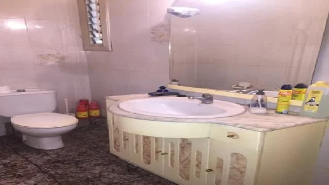 Piso alquilado de cuatro habitaciones cerca de Barcelona