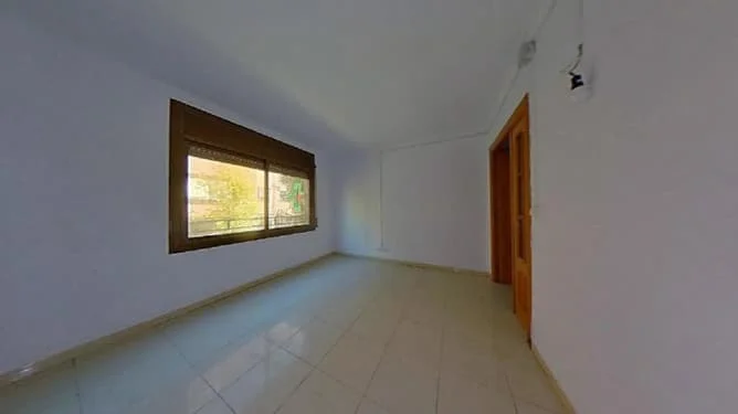 Tenanted Barcelona flat, 3 bedrooms