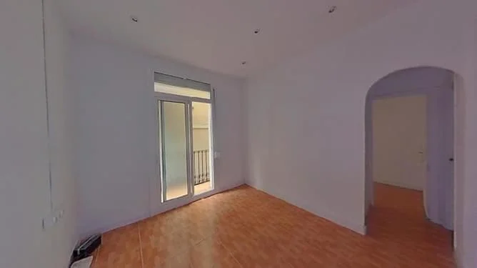 Tenanted Raval flat, four-bedroom layout