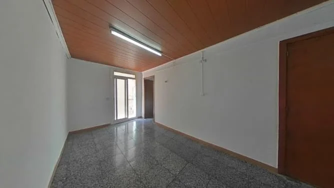 Piso alquilado en El Raval, tres habitaciones