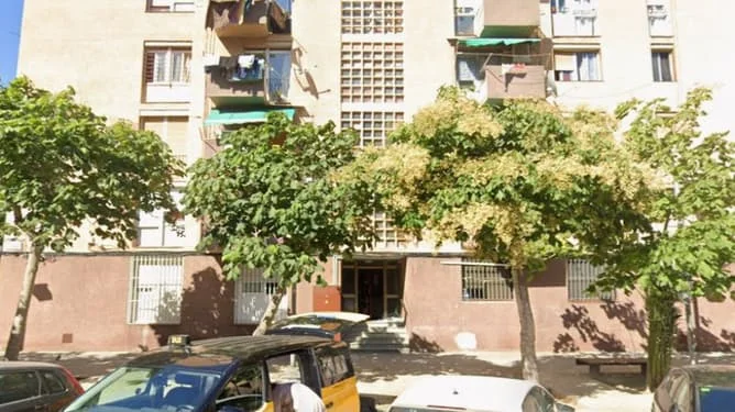 Piso ocupado en Barcelona, 52 m² y tres habitaciones