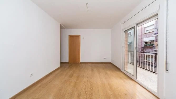Tenanted Barcelona flat, 3 bedrooms