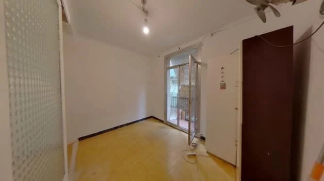 Tenanted Raval flat, four-bedroom investment