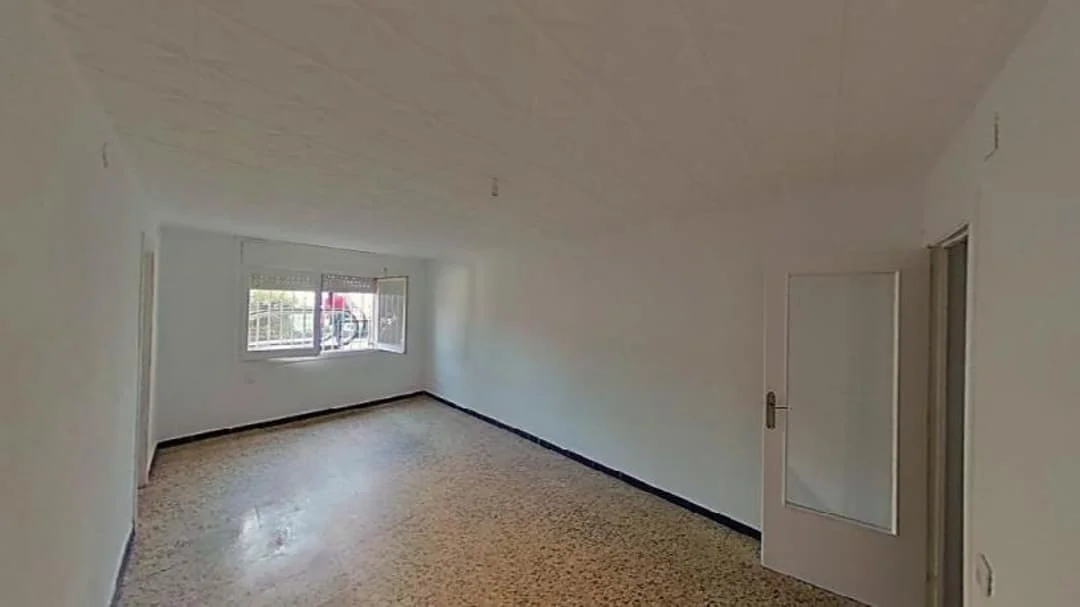 Tenanted four-bedroom flat in centre