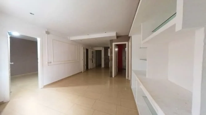 Piso de tres habitaciones en Sants