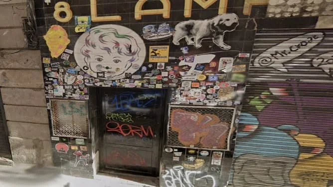 Piso alquilado en el Raval con dos habitaciones