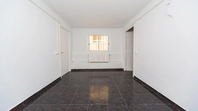 Tenanted Barcelona flat, 68 m²