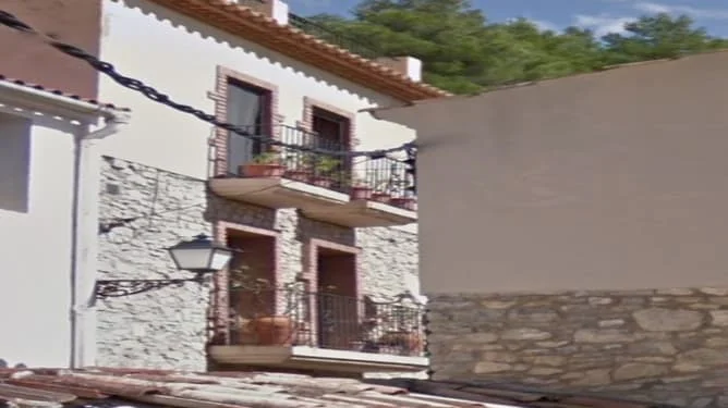 Chalet adosado subastado sin posesión