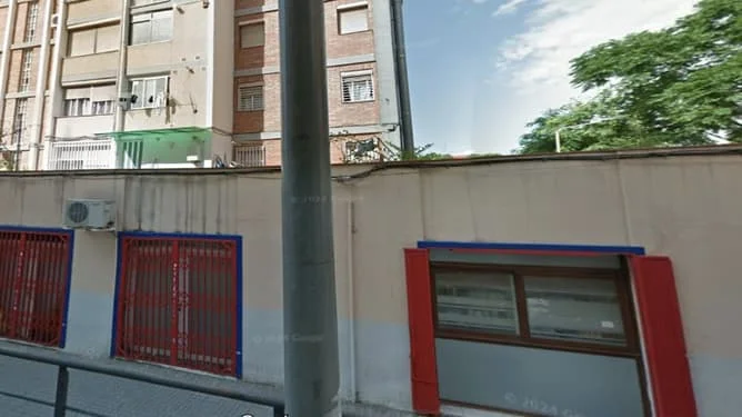Tenanted Cornellà flat, three-bedroom investment