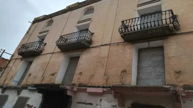 Amplia vivienda en Fabara con seis habitaciones