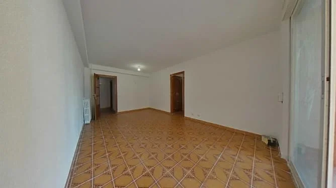 Tenanted Fuenlabrada flat, four bedrooms