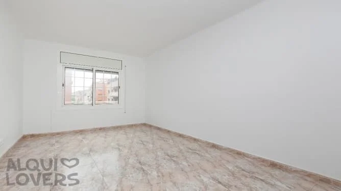 Piso alquilado de tres habitaciones en Prat