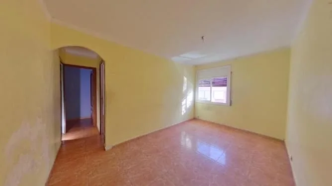 Occupied three-bedroom flat in Hospitalet