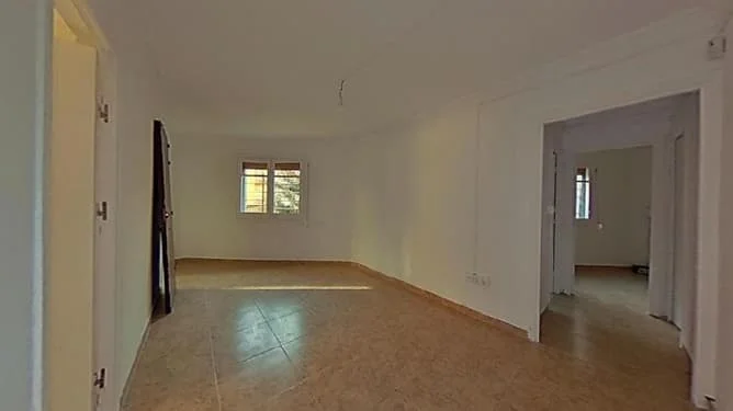 Piso alquilado en planta baja, tres habitaciones