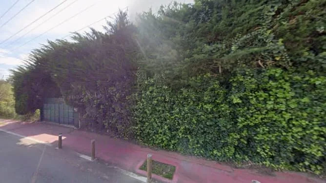 Proyecto en obra parada cerca de Calonge