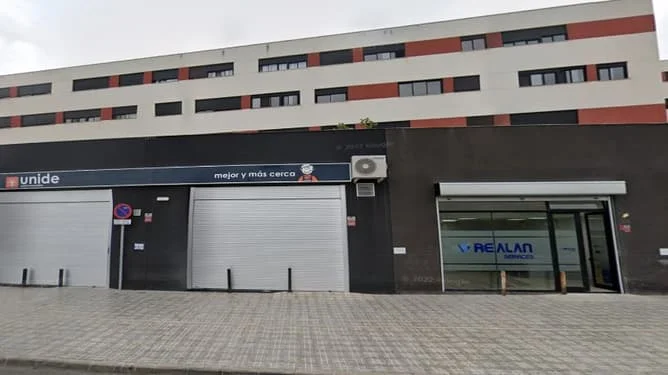 Piso alquilado de tres dormitorios cerca de Doramas