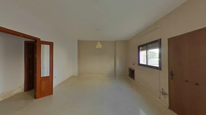 Occupied auction flat in Seville, 168 m²