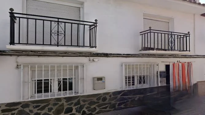 Auction townhouse near Santa Fe centre