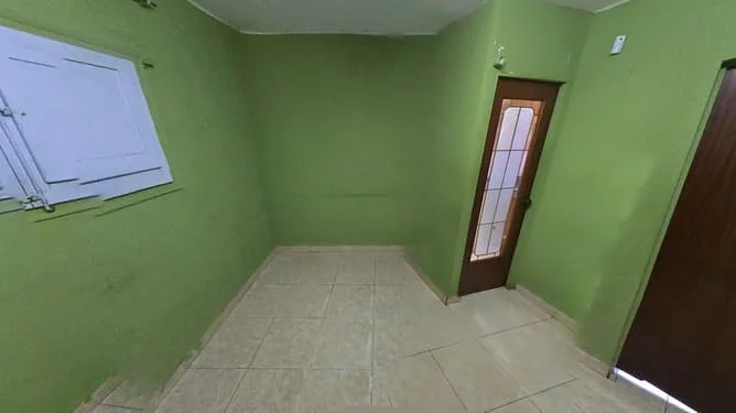 Three-bedroom Barcelona flat near metro