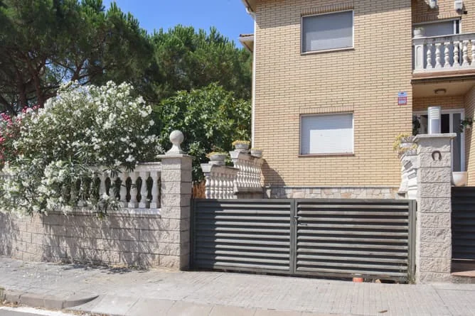 Casa céntrica en subasta, 344 m² y cuatro dormitorios