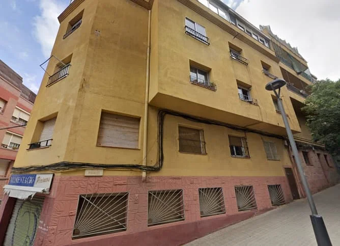Piso céntrico de tres habitaciones