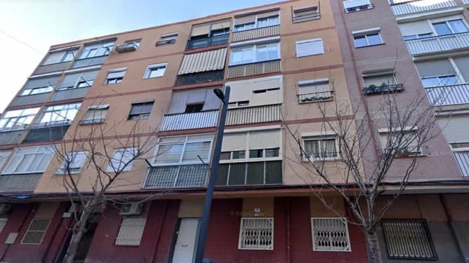 Piso ocupado de cuatro habitaciones en Ripollet