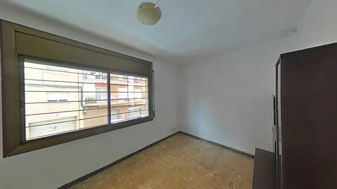 Four-bedroom flat in central Rubí